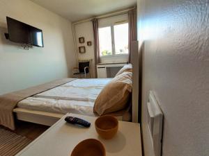 Posteľ alebo postele v izbe v ubytovaní Private room in renovated apartment - Tram 1 min walk