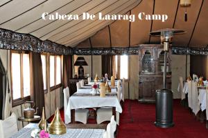 Cabeza De Laarag Camp tesisinde bir restoran veya yemek mekanı