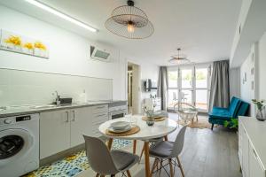 Kuchyň nebo kuchyňský kout v ubytování Apartamento Alisios Beach Puerto del Carmen