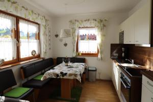 a small kitchen with a table and a couch in a room at Ferienwohnung Leibelt in Füssen