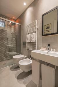A bathroom at Mysuiteshome Apartments