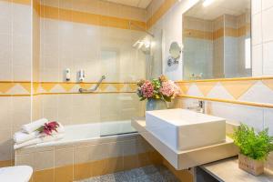Un baño de Hotel Plaza Del Castillo
