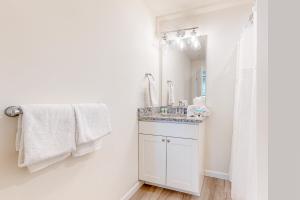 Koupelna v ubytování Rehoboth Beach House --- 20494 Coastal Highway Unit #3