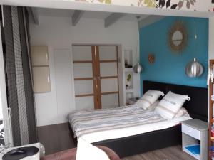 Postel nebo postele na pokoji v ubytování Villa Les Palmiers