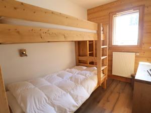 a bedroom with two bunk beds and a window at Appartement Les Gets, 3 pièces, 6 personnes - FR-1-623-98 in Les Gets
