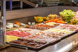 Comida en o cerca de este hotel