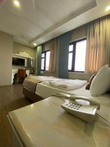 TV a/nebo společenská místnost v ubytování Hotel Kent Ani