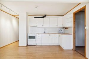 Kuchyň nebo kuchyňský kout v ubytování 60 sqm apartment A - free parking!
