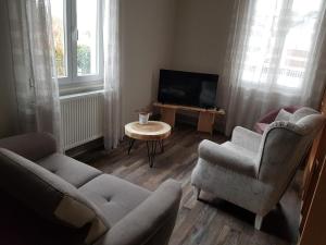 TV a/nebo společenská místnost v ubytování Gite le K'lin d'Oeil