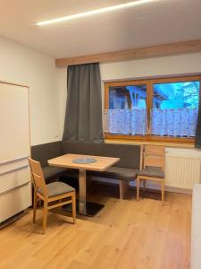 a room with a table and chairs and a window at Gästehaus Wieshof in Vent