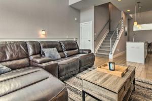 Fotografie z fotogalerie ubytování Modern Townhome Rental 1 Mi to Downtown Denver! v destinaci Denver