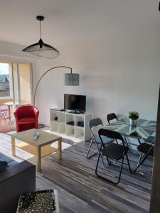 Telewizja i/lub zestaw kina domowego w obiekcie Casa avignonnaise