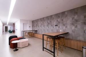 O bucătărie sau chicinetă la Studios Modernos Totalmente Mobiliados com Academia Próximo a Metrô Parque Ibirapuera e Hospitais