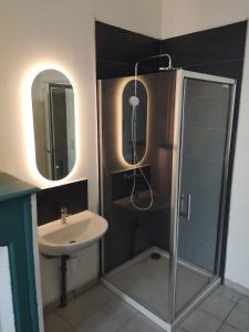Zdjęcie z galerii obiektu Chambre calme centre ville w mieście Douai