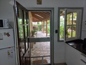 a kitchen with a door leading to a patio at Los Lirios in Sierra de los Padres