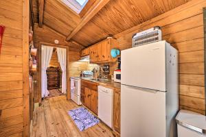Kuchyň nebo kuchyňský kout v ubytování Rosman Vacation Rental with Charcoal Grill! + 23 fotografií