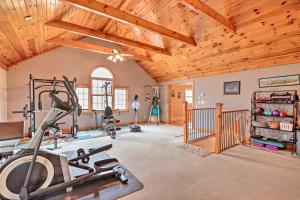 Mountain-View Ocoee Escape Near Lake Ocoee!的健身中心和/或健身设施