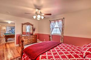 Mountain-View Ocoee Escape Near Lake Ocoee!客房内的一张或多张床位