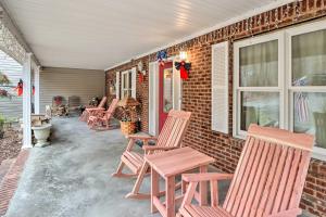 Mountain-View Ocoee Escape Near Lake Ocoee!的庭院或其他户外区域