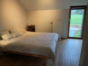 Postel nebo postele na pokoji v ubytování Gîte Banet-Sart à Daverdisse