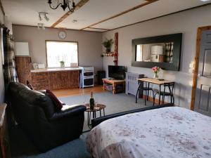 Kuchyň nebo kuchyňský kout v ubytování The Hideaway with hot tub