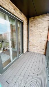 an empty patio with a window and a brick wall at Modern One Bedroom Luxury Apartment in Colindale