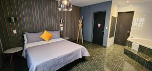 Postel nebo postele na pokoji v ubytování Hotel Voila la Moneda