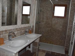 Un baño de Chalet Pralognan-la-Vanoise, 5 pièces, 8 personnes - FR-1-464-48