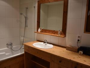 Kylpyhuone majoituspaikassa Appartement Champagny-en-Vanoise, 3 pièces, 6 personnes - FR-1-464-80