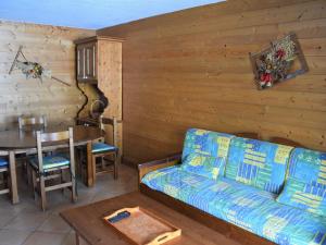 Appartement Pralognan-la-Vanoise, 3 pièces, 6 personnes - FR-1-464-85にあるシーティングエリア