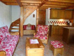 a living room with a couch and a table and a kitchen at Duplex chaleureux au centre, proche commerces et téléphérique, avec balcon sud et parking couvert - FR-1-464-76 in Pralognan-la-Vanoise +15 photos