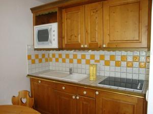 ครัวหรือมุมครัวของ Appartement Pralognan-la-Vanoise, 3 pièces, 4 personnes - FR-1-464-111