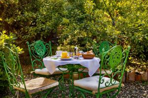 Vonkajšia záhrada v ubytovaní Palazzo Previtera Hotel & Restaurant