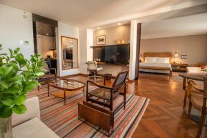 Uma TV ou centro de entretenimento em Hotel Fasano Sao Paulo