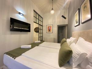 Postel nebo postele na pokoji v ubytování Synagoge view loft Bestern