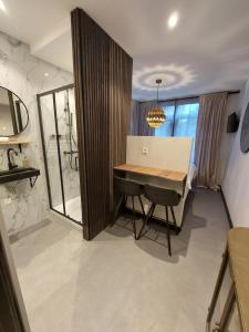 a dining room with a table and a tub at Saya Boutique Hotel in Amersfoort