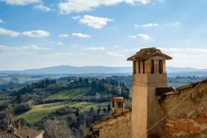 a tower on top of a building with a view at [Centro Storico - 5 Stelle] Chalet con Suite in San Gimignano