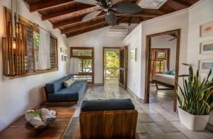 Area soggiorno di Camp Bay Lodge