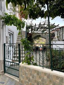 A balcony or terrace at Σπίτι με απεριόριστη θέα