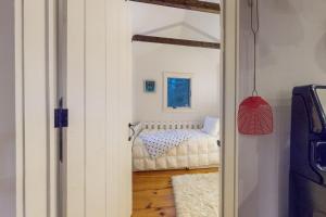a small bedroom with a bed in a room at Little Red in Wilmington
