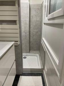 Koupelna v ubytování Fontainebleau centre-ville + 8 fotografií