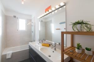 Kúpeľňa v ubytovaní KER HELEN - Maison familiale vue mer + 37 fotografií