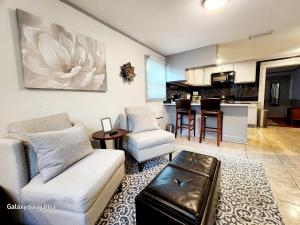 a living room with a couch and a kitchen at RED DOOR HOUSE in Lakeland +9 photos