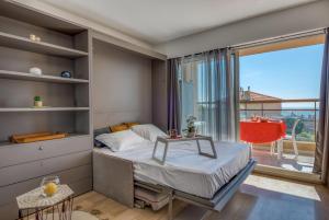 Posteľ alebo postele v izbe v ubytovaní Monaco Sea View & Parking
