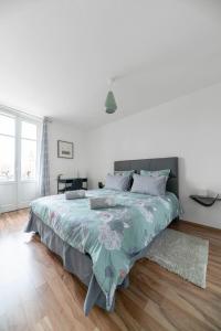 Ένα ή περισσότερα κρεβάτια σε δωμάτιο στο Appartement design La Petite Europe - Idéal Curistes