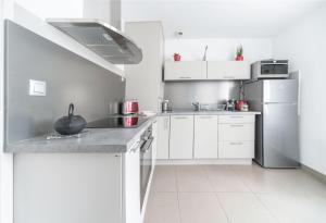 Kuchyň nebo kuchyňský kout v ubytování Appartement design La Petite Europe - Idéal Curistes