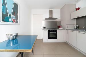 Kuchyň nebo kuchyňský kout v ubytování Appartement design La Petite Europe - Idéal Curistes