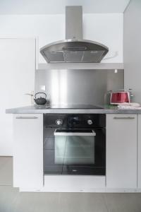 Kuchyň nebo kuchyňský kout v ubytování Appartement design La Petite Europe - Idéal Curistes