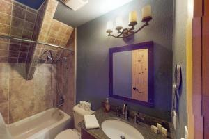 Phòng tắm tại Walkup Pines