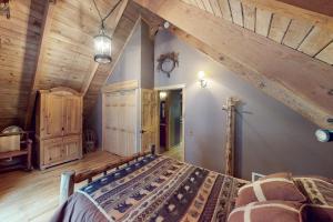 Giường trong phòng chung tại Walkup Pines